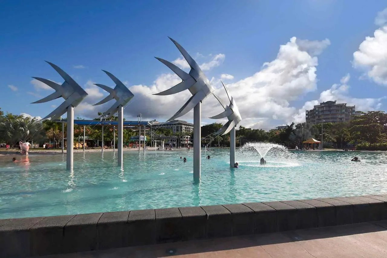 Luxury Pool Side Apartment In Beachfront Resort Cairns