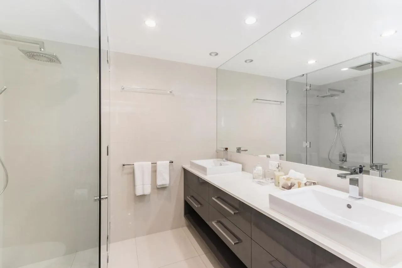 Luxury Pool Side Apartment In Beachfront Resort Cairns