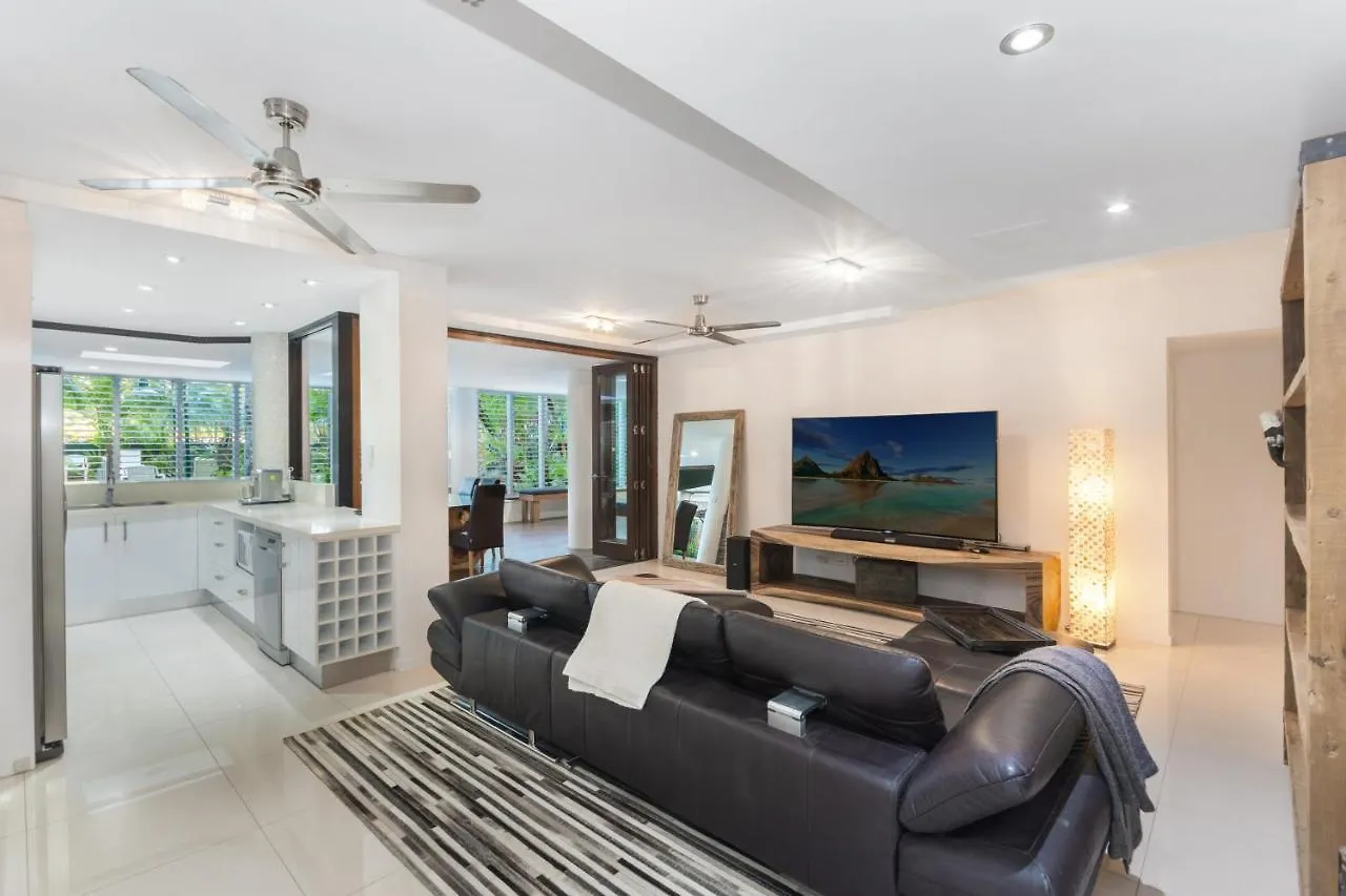 Luxury Pool Side Apartment In Beachfront Resort Cairns Australia