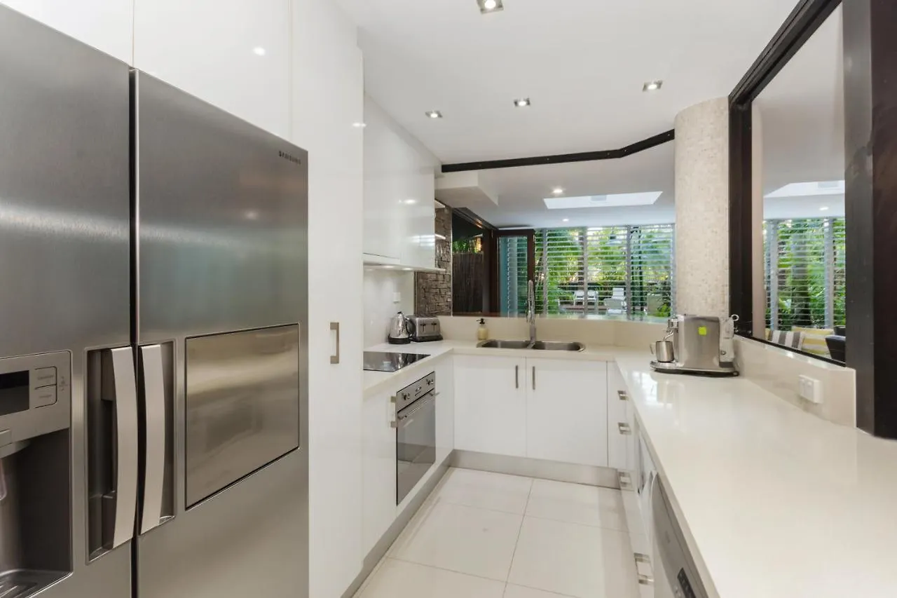 Luxury Pool Side Apartment In Beachfront Resort Cairns