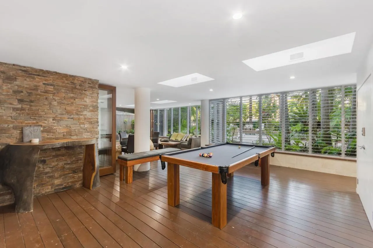Luxury Pool Side Apartment In Beachfront Resort Cairns