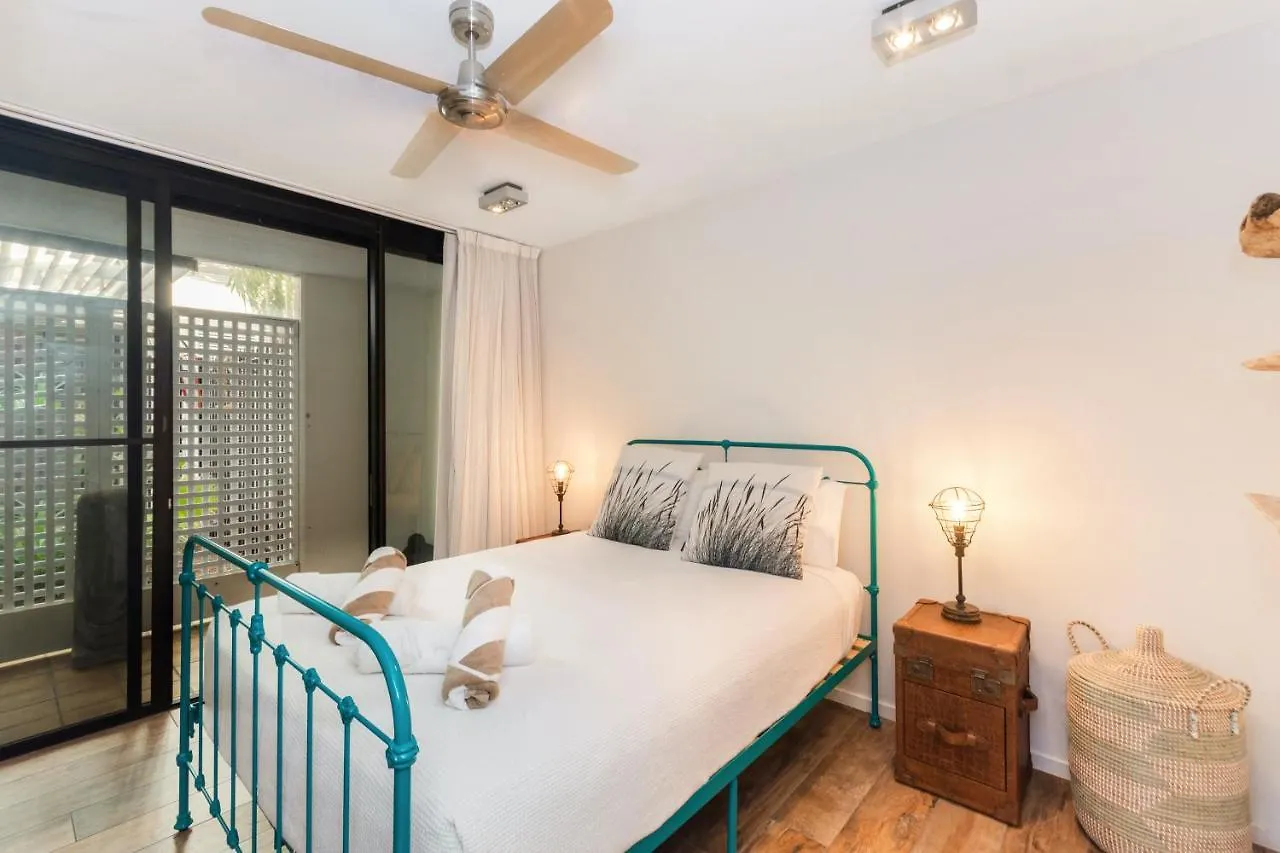 Luxury Pool Side Apartment In Beachfront Resort Cairns Australia