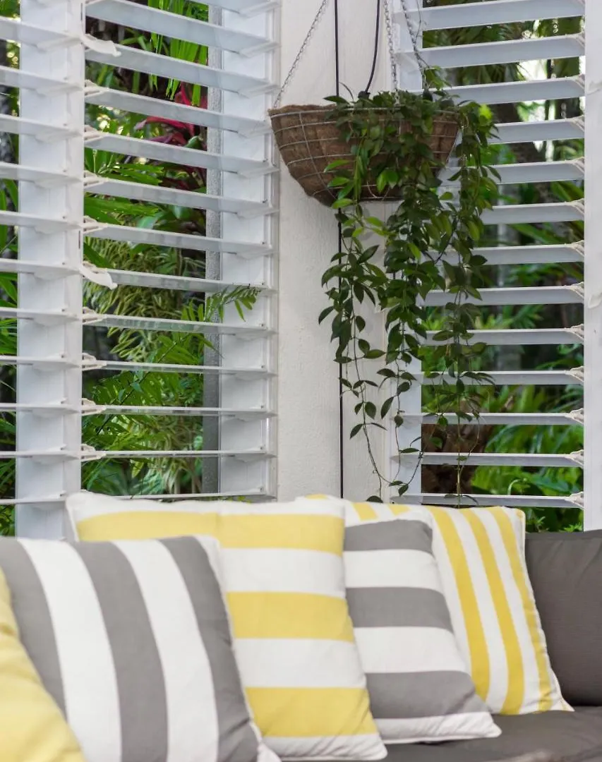 Luxury Pool Side Apartment In Beachfront Resort Cairns 0*,  Australia