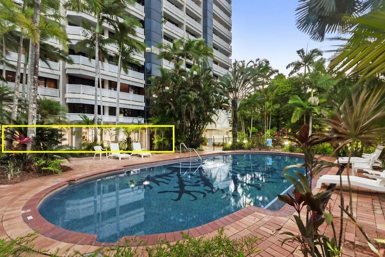 Luxury Pool Side Apartment In Beachfront Resort Cairns